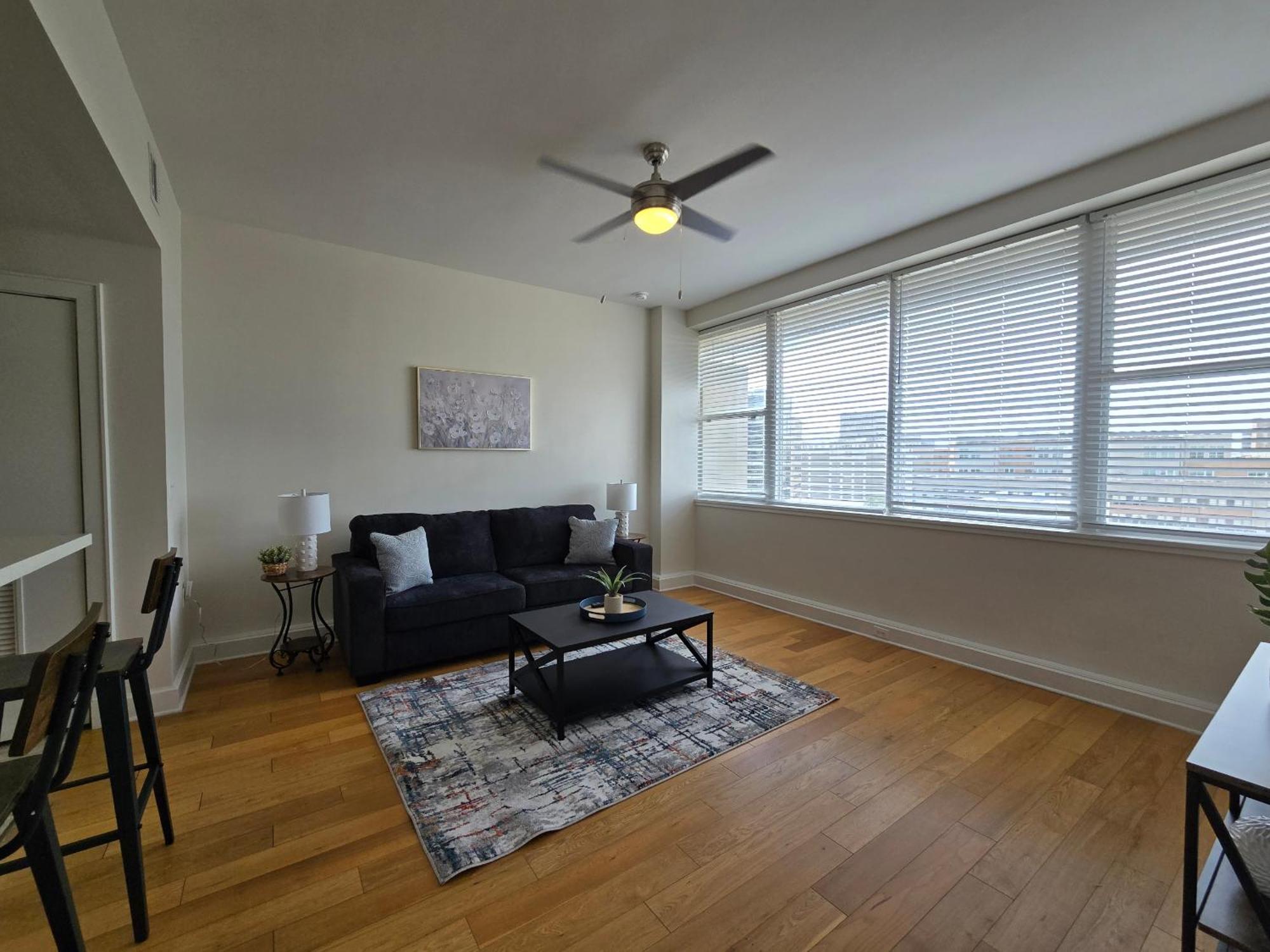 Amazing Condos Beautiful View 2 Blocks To French Quarter, Small Rooftop Pool, Gym, Seanger Theater, Super Dome, And Bourbon St New Orleans Room photo