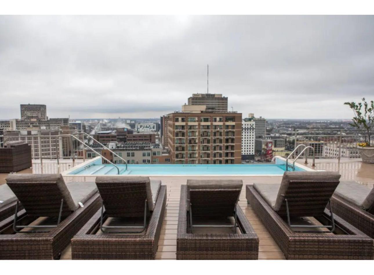 Amazing Condos Beautiful View 2 Blocks To French Quarter, Small Rooftop Pool, Gym, Seanger Theater, Super Dome, And Bourbon St New Orleans Exterior photo