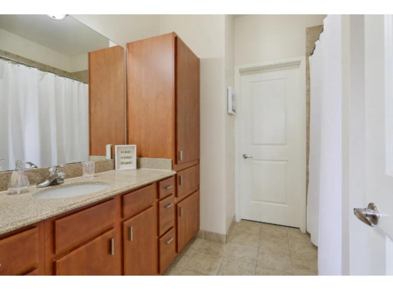 Amazing Condos Beautiful View 2 Blocks To French Quarter, Small Rooftop Pool, Gym, Seanger Theater, Super Dome, And Bourbon St New Orleans Room photo