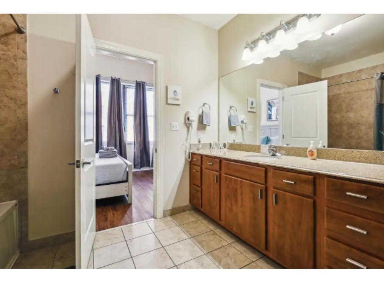Amazing Condos Beautiful View 2 Blocks To French Quarter, Small Rooftop Pool, Gym, Seanger Theater, Super Dome, And Bourbon St New Orleans Room photo