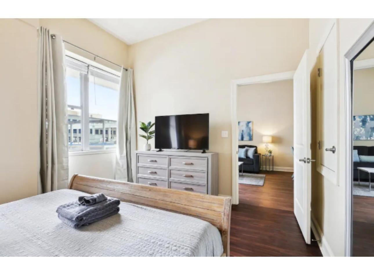 Amazing Condos Beautiful View 2 Blocks To French Quarter, Small Rooftop Pool, Gym, Seanger Theater, Super Dome, And Bourbon St New Orleans Room photo