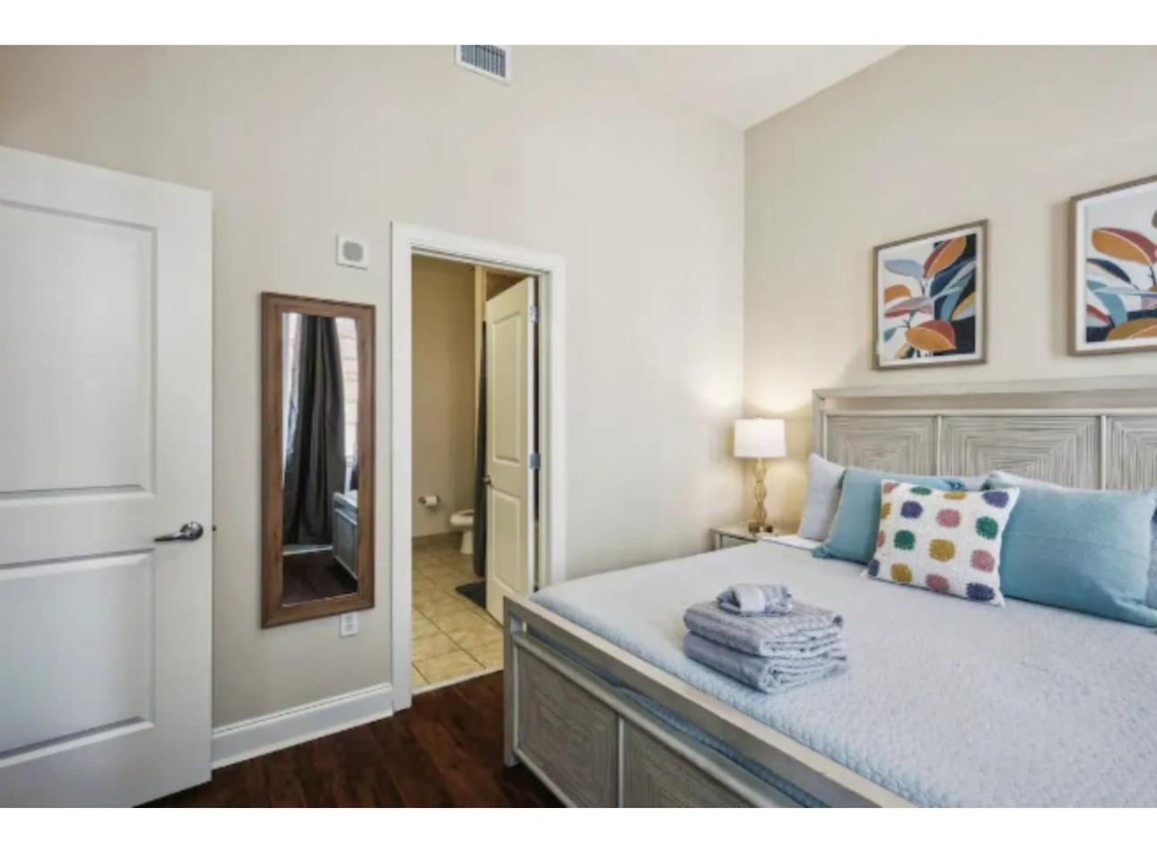 Amazing Condos Beautiful View 2 Blocks To French Quarter, Small Rooftop Pool, Gym, Seanger Theater, Super Dome, And Bourbon St New Orleans Room photo